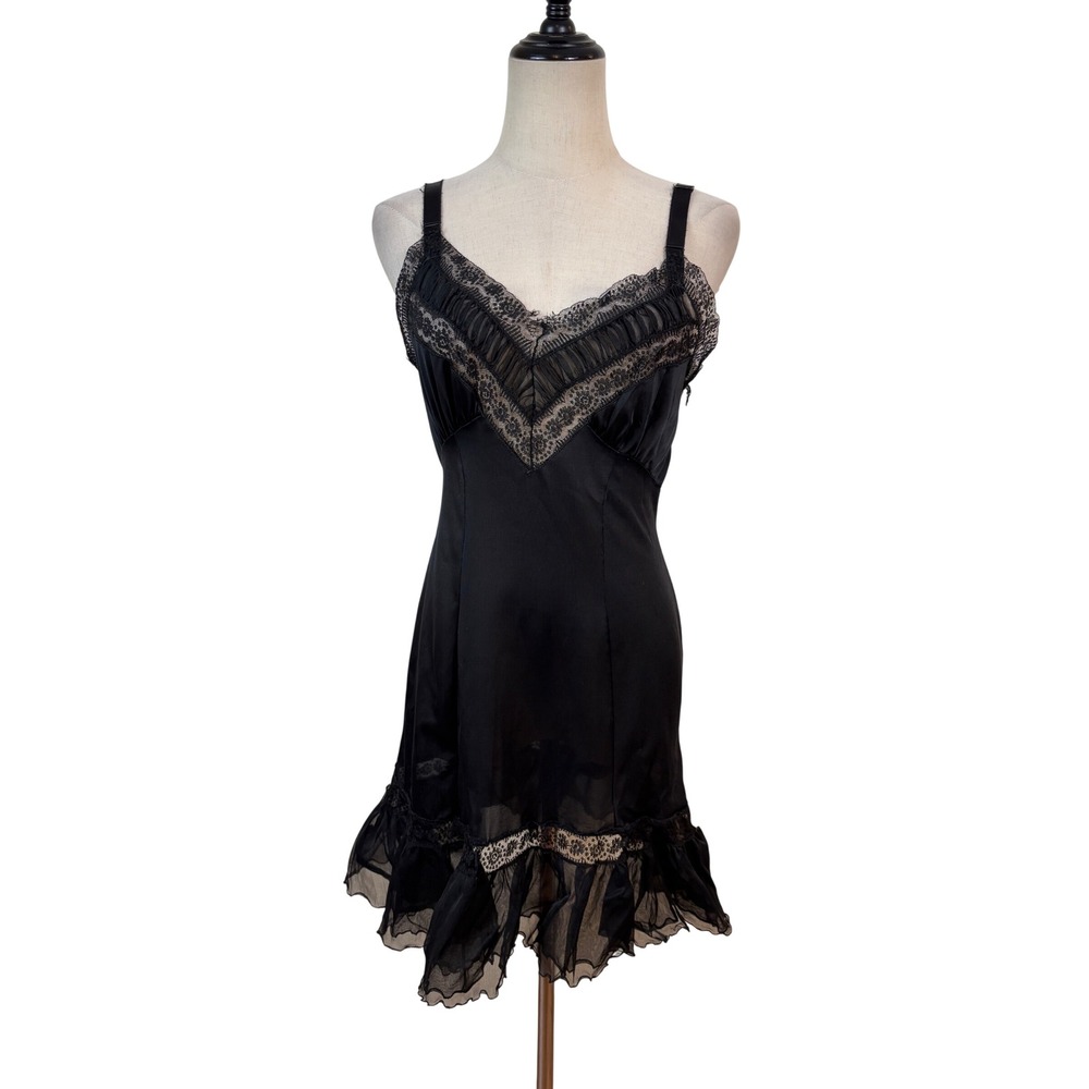 Vintage 40s 50s Black Lace Slip Dress Ruffle Hem Lingerie V-Neck Nightgown